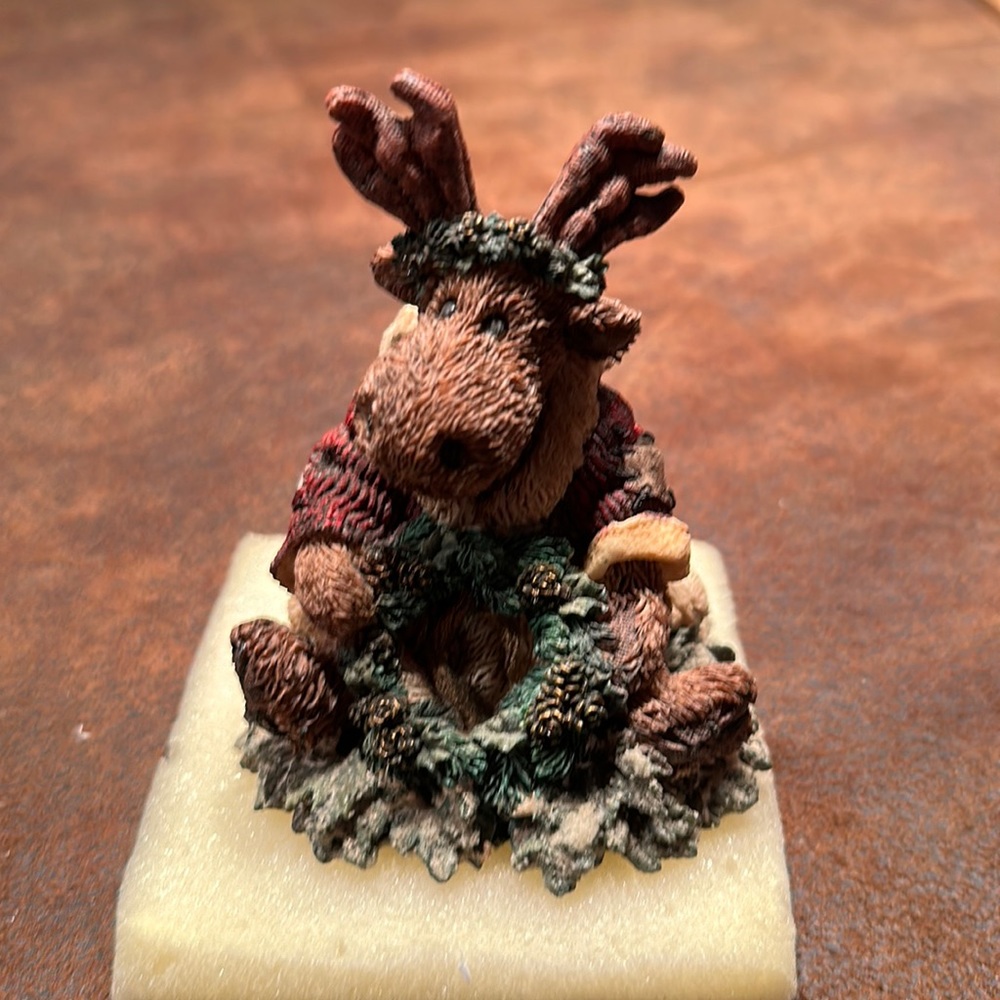 Boyd’s Bear Resin Figure. ‘Maynard the Santa Moose’